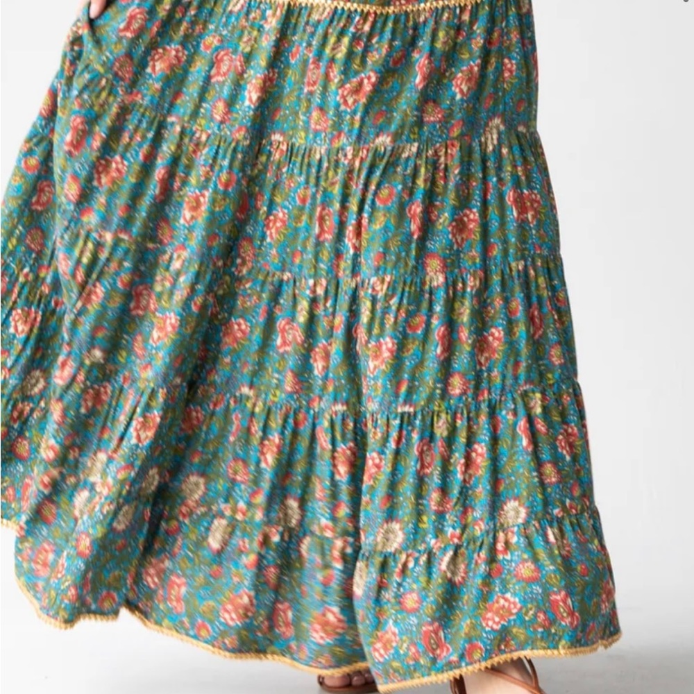 Cotton tiered turquoise (base) printed skirt with gold piping. Size S. New.